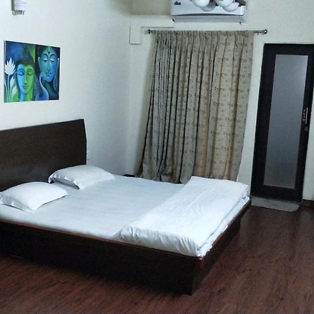 Apple Tree Apartments Koregaon Park Poona Buitenkant foto
