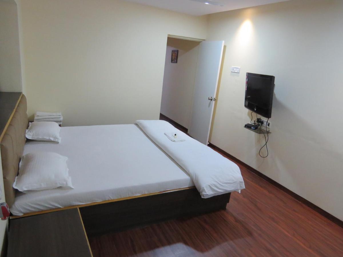 Apple Tree Apartments Koregaon Park Poona Buitenkant foto
