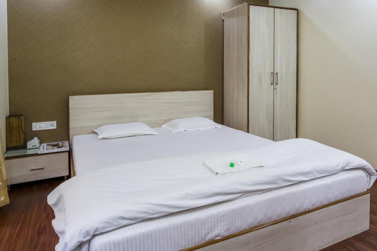 Apple Tree Apartments Koregaon Park Poona Buitenkant foto
