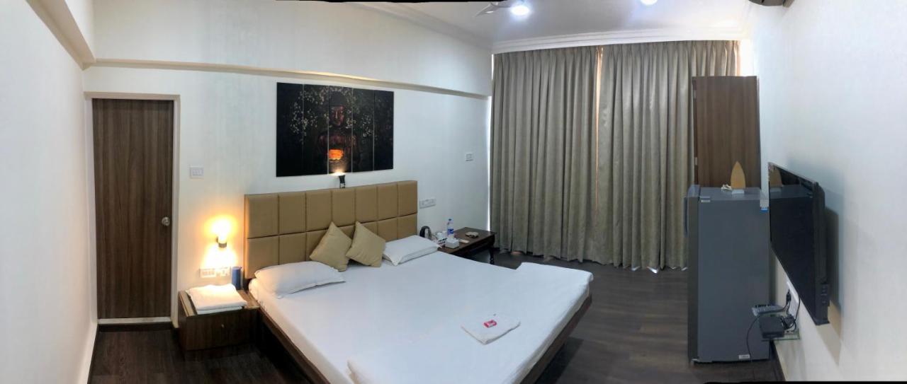 Apple Tree Apartments Koregaon Park Poona Buitenkant foto