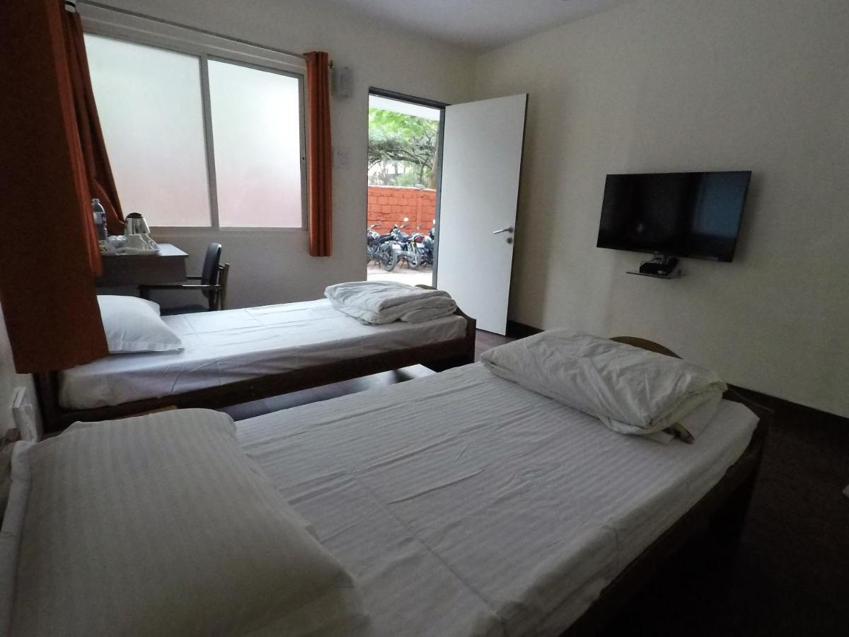 Apple Tree Apartments Koregaon Park Poona Buitenkant foto