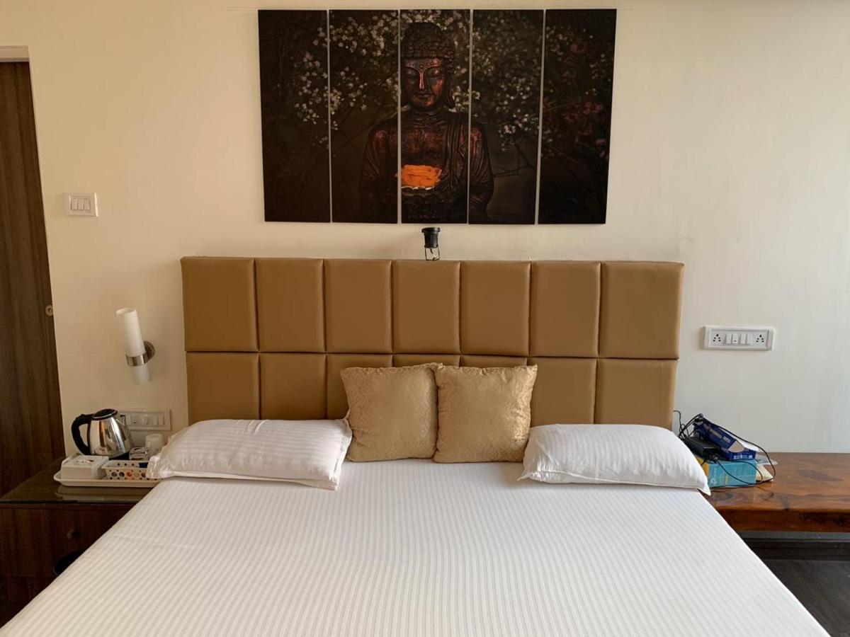 Apple Tree Apartments Koregaon Park Poona Buitenkant foto