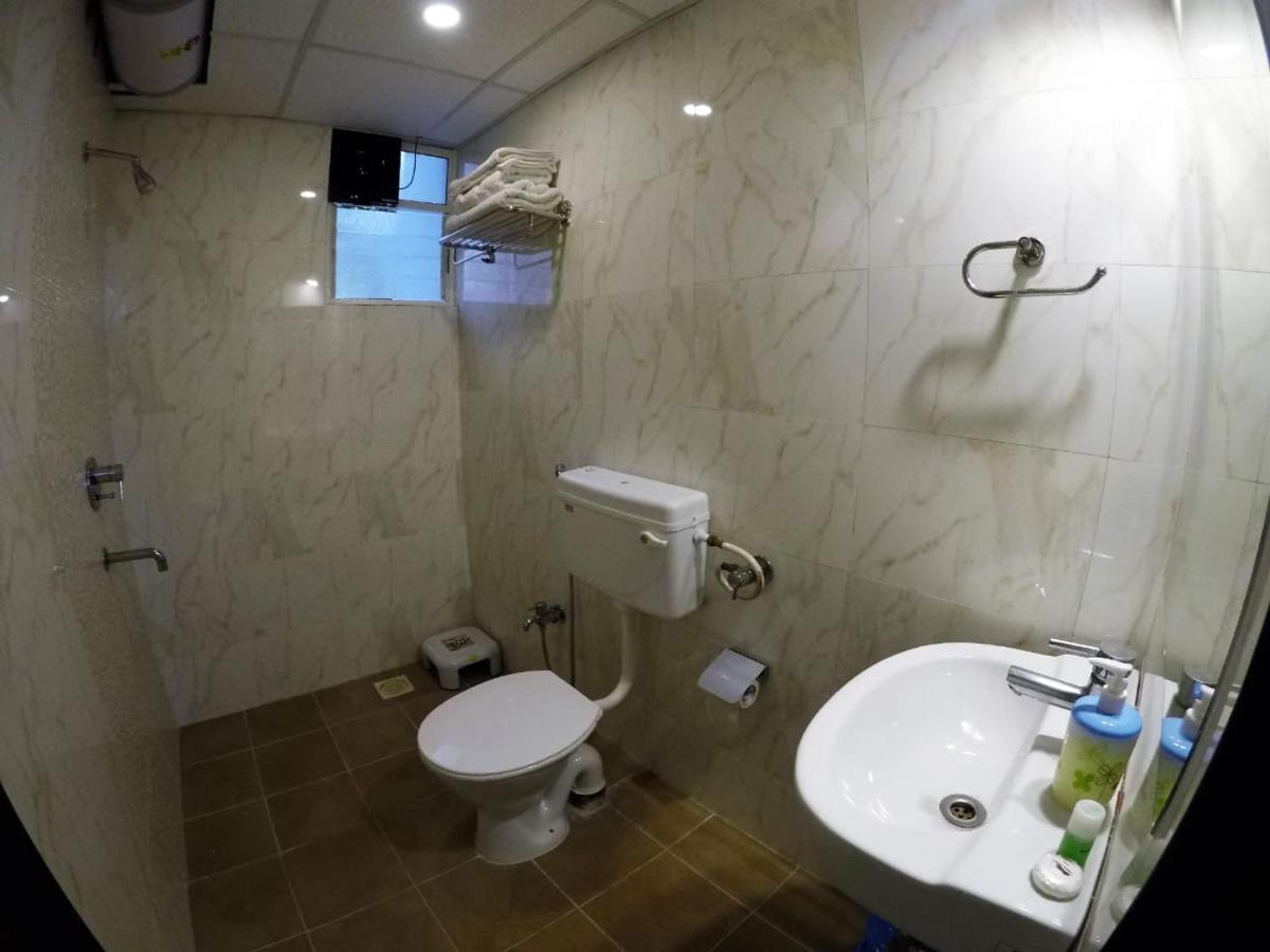 Apple Tree Apartments Koregaon Park Poona Buitenkant foto