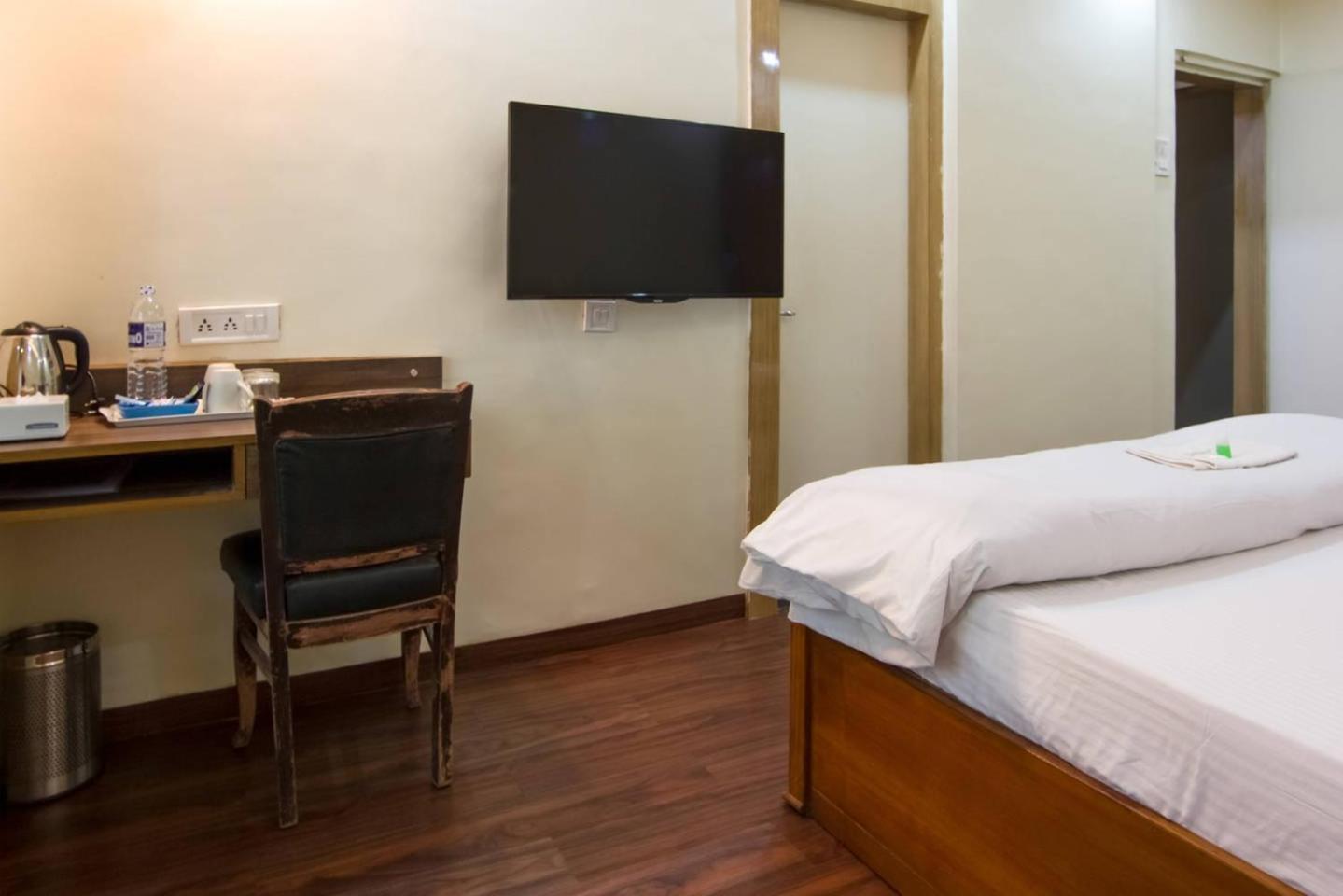 Apple Tree Apartments Koregaon Park Poona Buitenkant foto