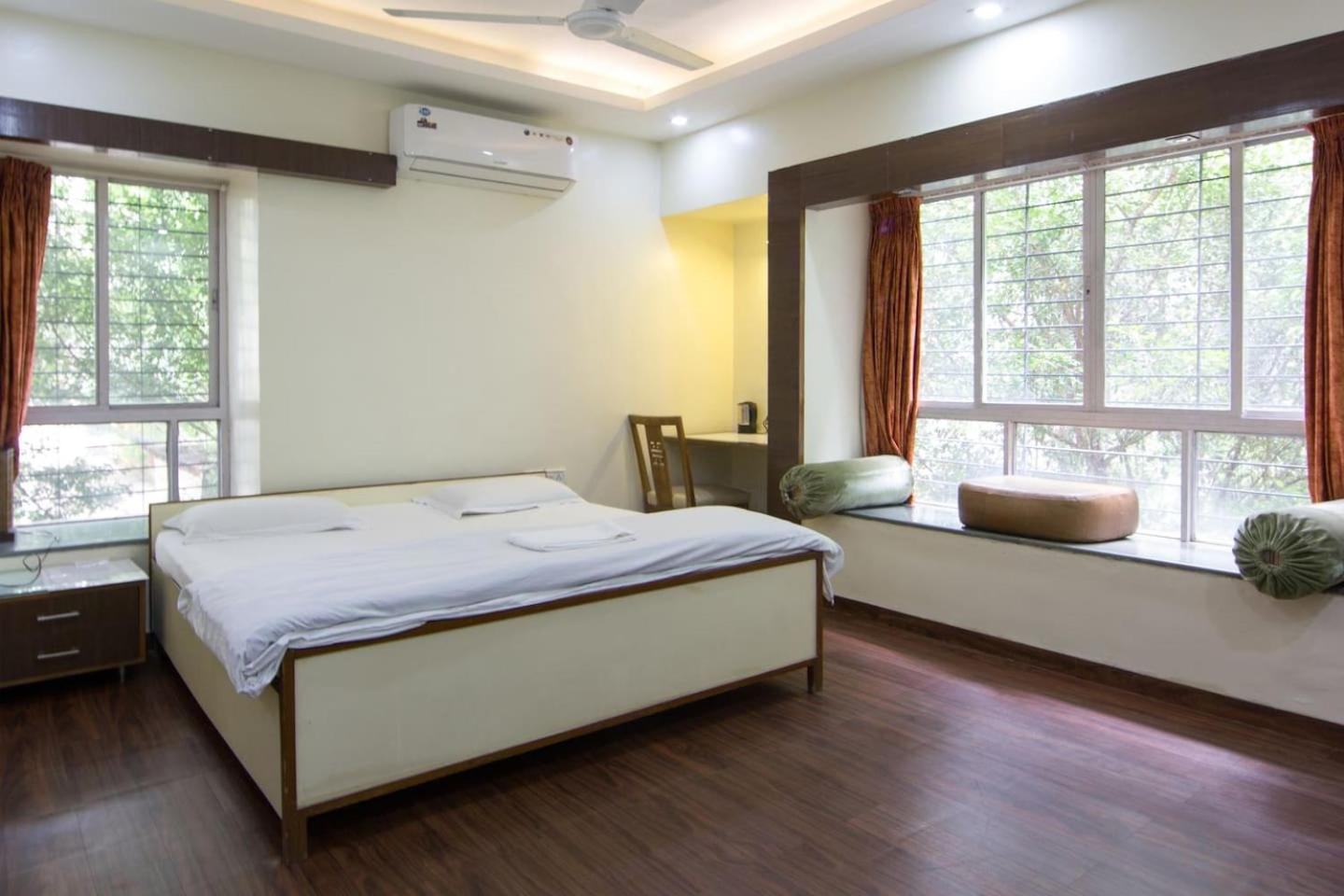 Apple Tree Apartments Koregaon Park Poona Buitenkant foto