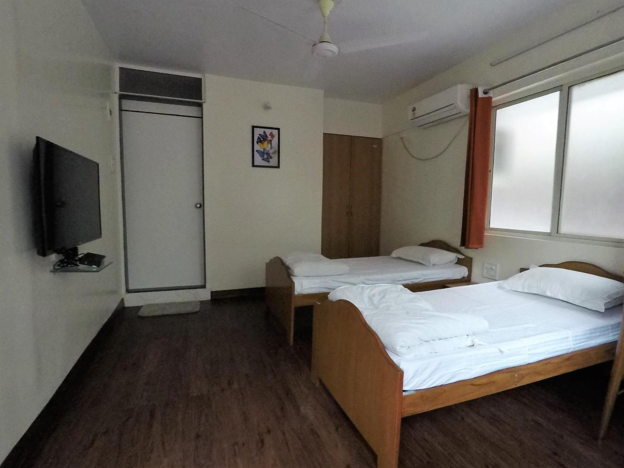 Apple Tree Apartments Koregaon Park Poona Buitenkant foto