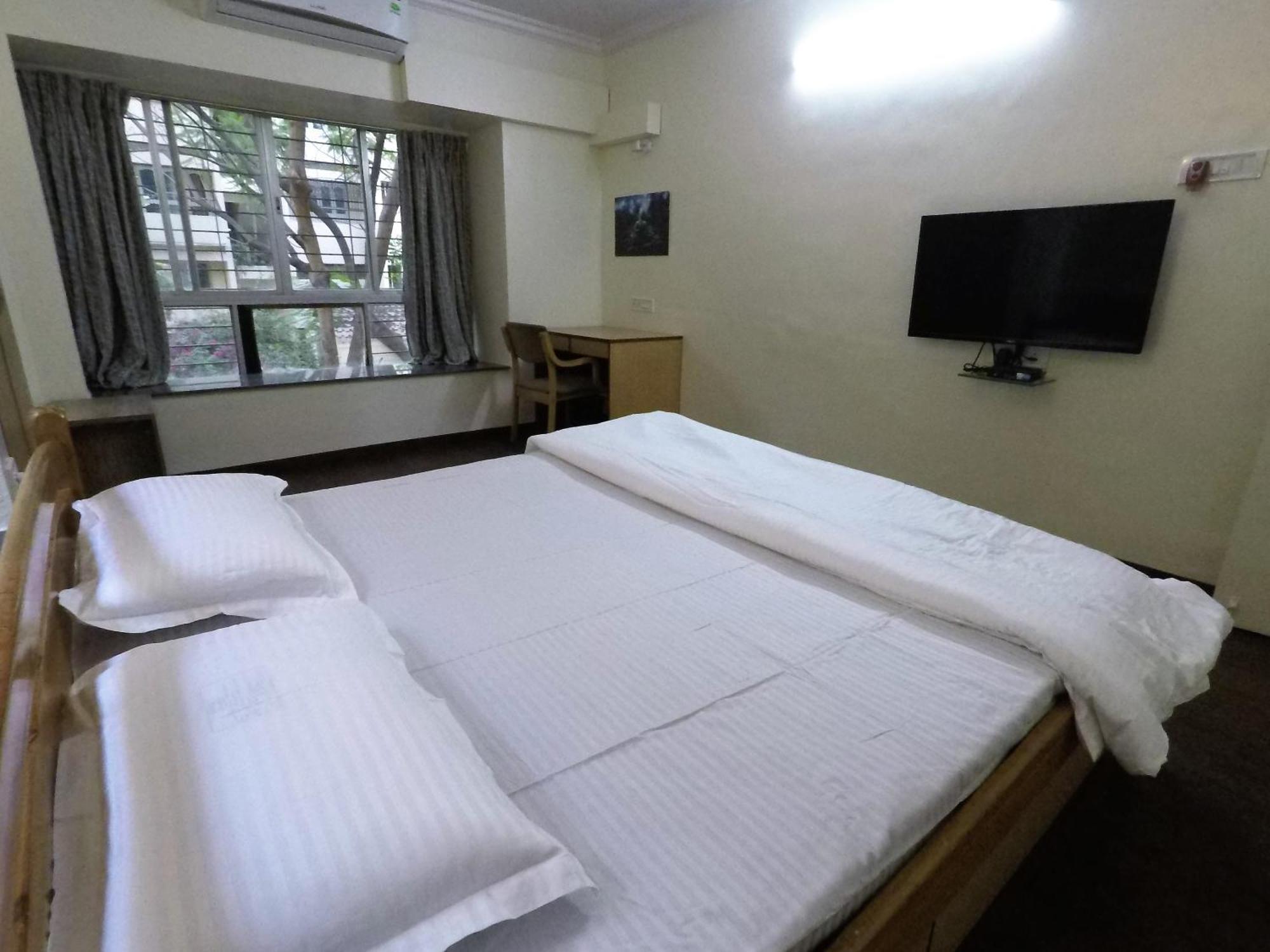 Apple Tree Apartments Koregaon Park Poona Buitenkant foto