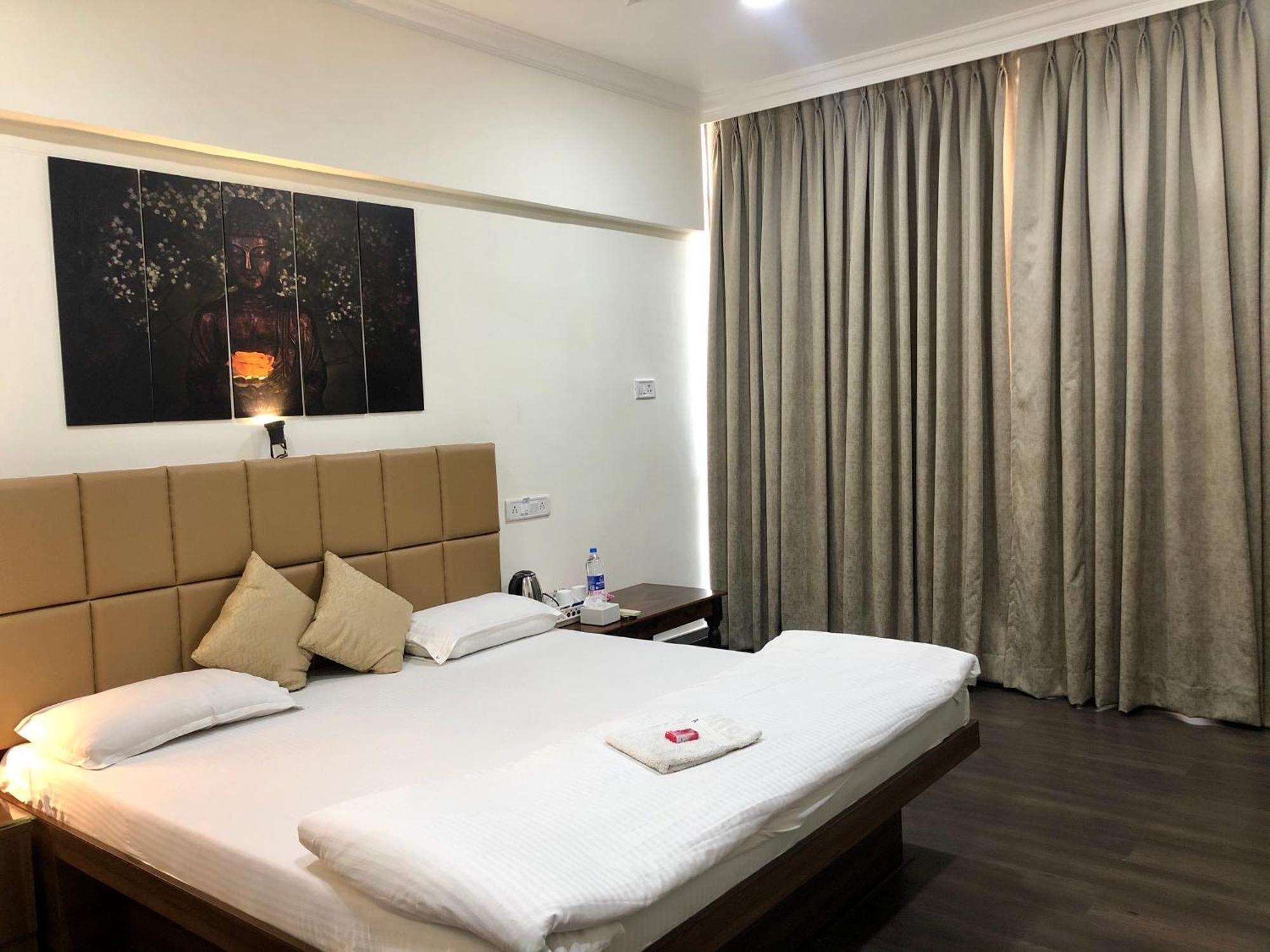 Apple Tree Apartments Koregaon Park Poona Buitenkant foto