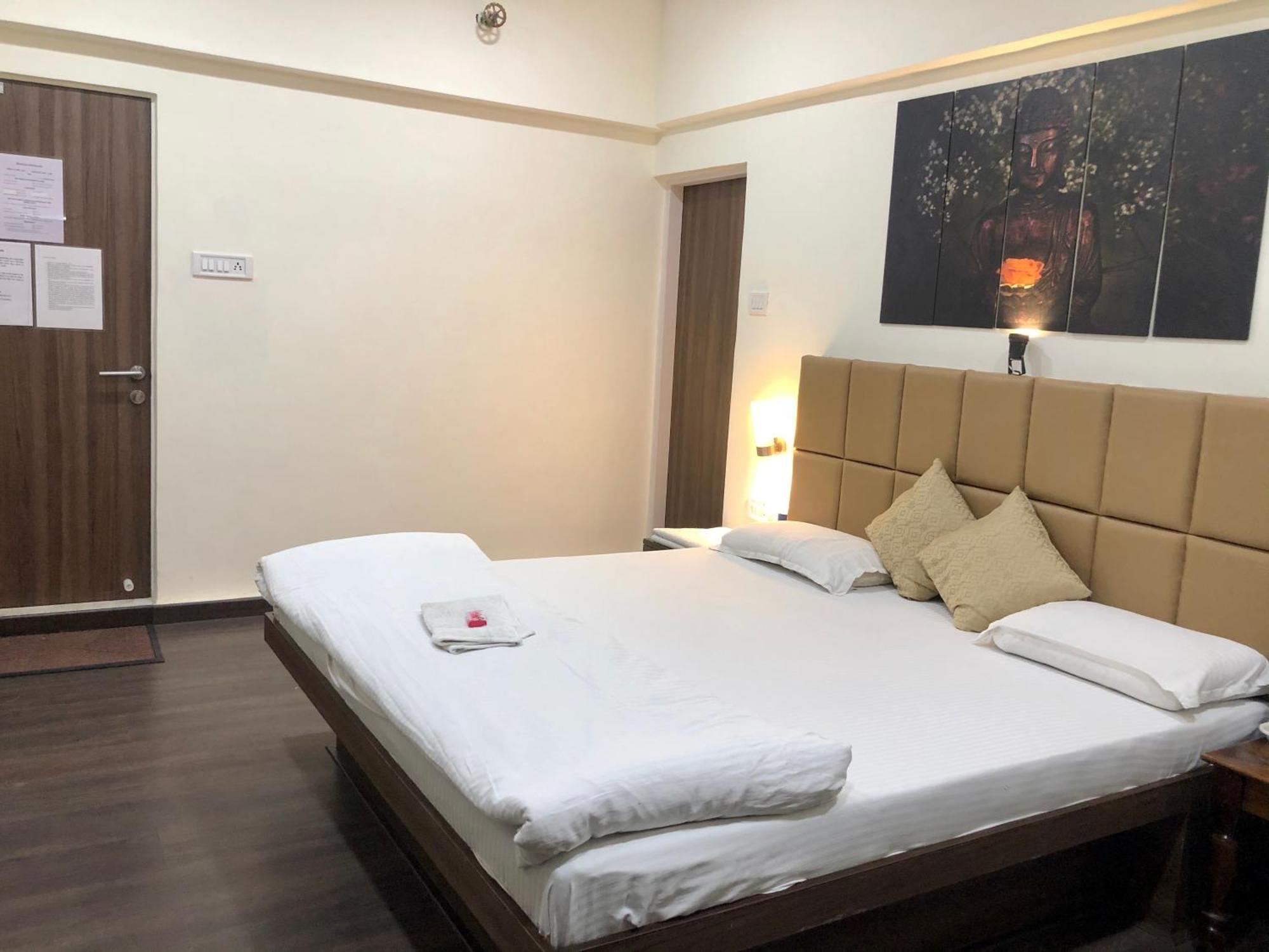 Apple Tree Apartments Koregaon Park Poona Buitenkant foto
