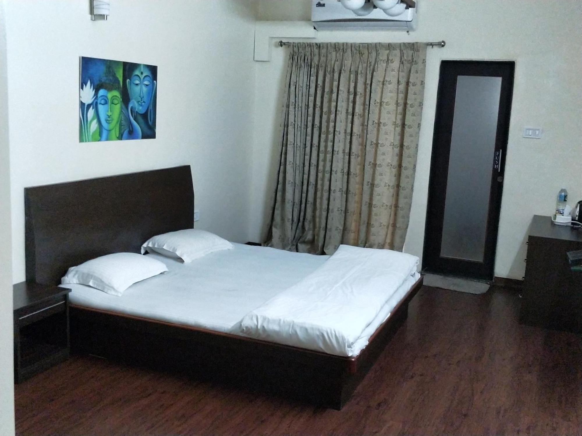 Apple Tree Apartments Koregaon Park Poona Buitenkant foto