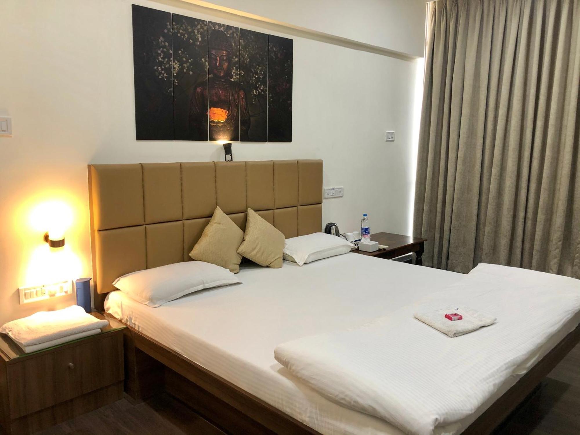 Apple Tree Apartments Koregaon Park Poona Buitenkant foto